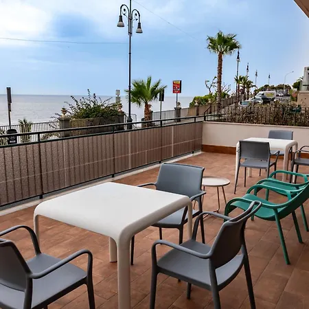 La Terrazza Sul Mare Modern 아파트