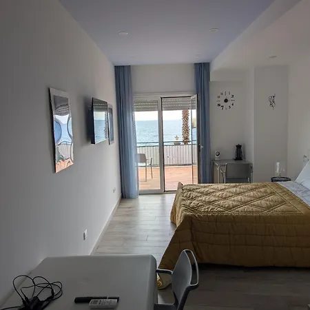 Apartment La Terrazza Sul Mare Modern